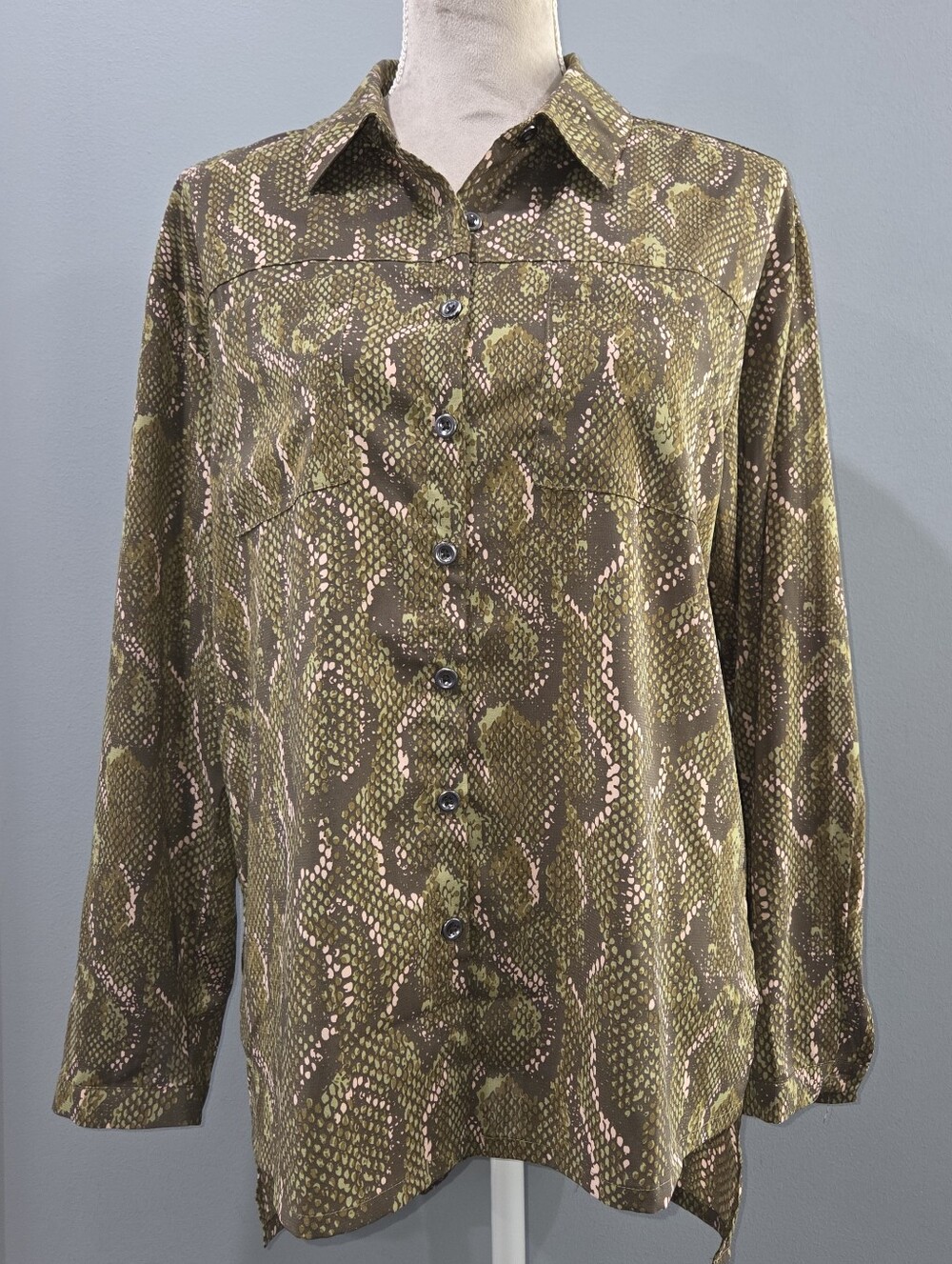 G by Giuliana Olive & Brown Snake-Print Button Front Shirt